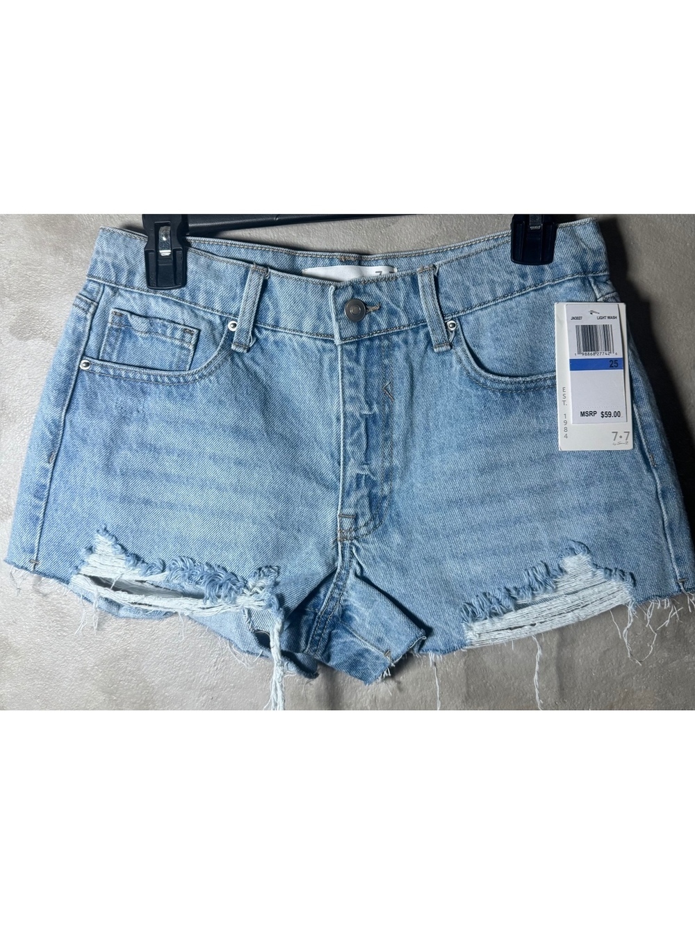 7 For All Mankind Women’s Denim Shorts 25 Light Wash Distressed Raw Hem NWT - Picture 2 of 4